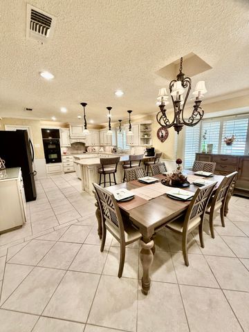 9204 Lynnhaven Avenue, Lubbock, TX 79423