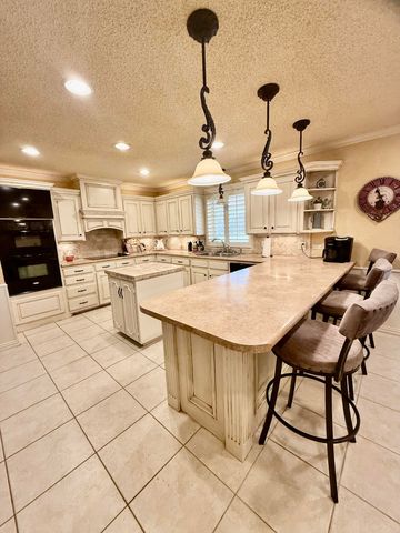 9204 Lynnhaven Avenue, Lubbock, TX 79423