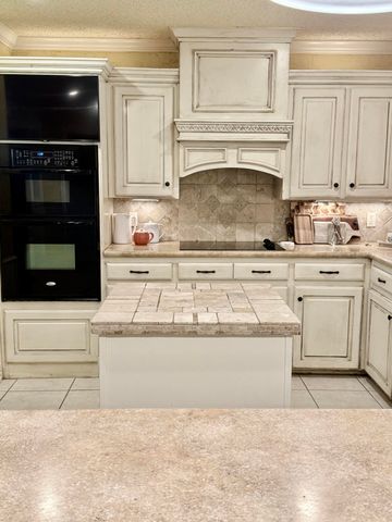 9204 Lynnhaven Avenue, Lubbock, TX 79423