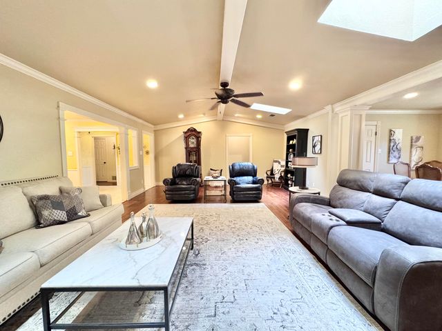 9204 Lynnhaven Avenue, Lubbock, TX 79423