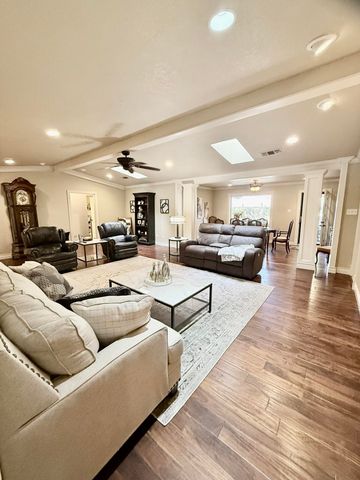 9204 Lynnhaven Avenue, Lubbock, TX 79423