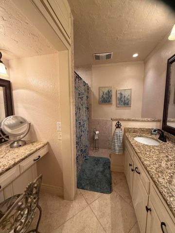 9204 Lynnhaven Avenue, Lubbock, TX 79423