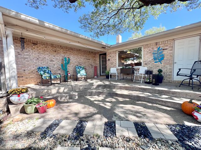 9204 Lynnhaven Avenue, Lubbock, TX 79423