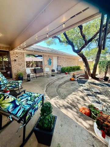 9204 Lynnhaven Avenue, Lubbock, TX 79423