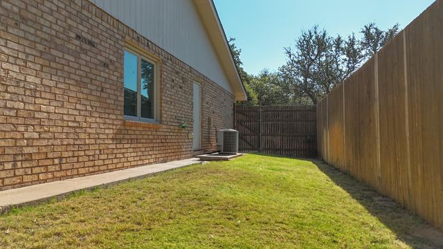 9204 Lynnhaven Avenue, Lubbock, TX 79423