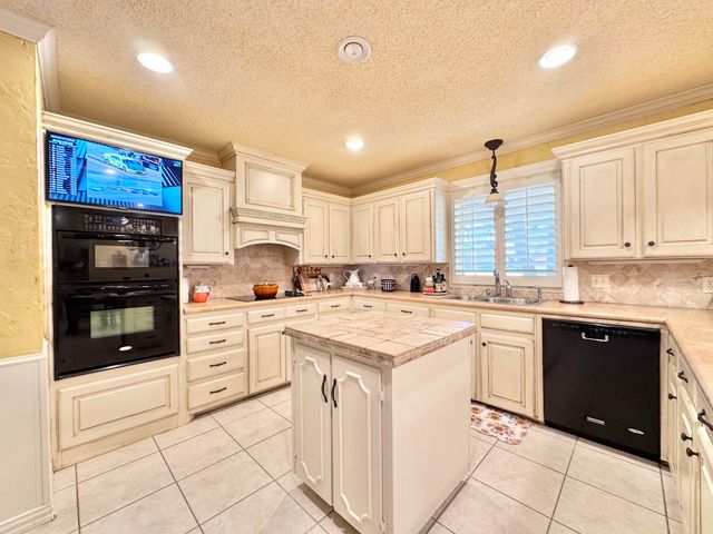 9204 Lynnhaven Avenue, Lubbock, TX 79423