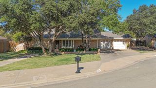 9204 Lynnhaven Avenue, Lubbock, TX 79423