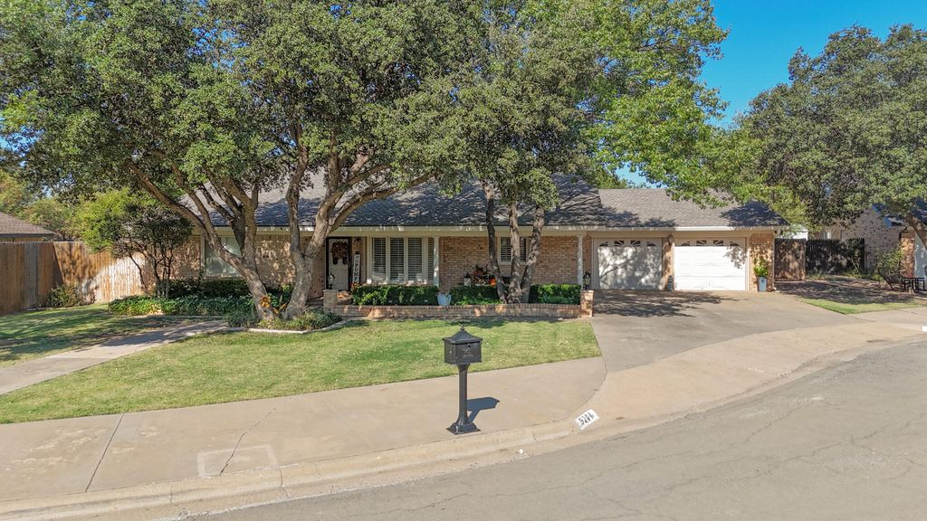 9204 Lynnhaven Avenue, Lubbock, TX 79423