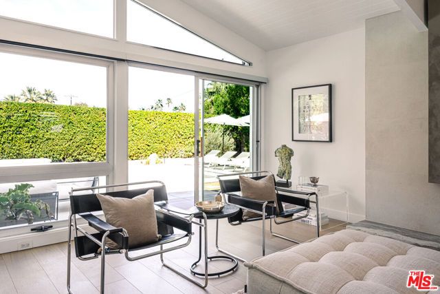 922 E Anza Drive, Palm Springs, CA 92264