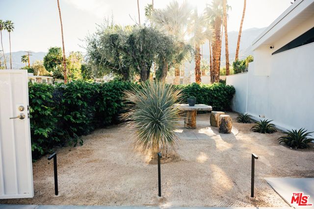 922 E Anza Drive, Palm Springs, CA 92264
