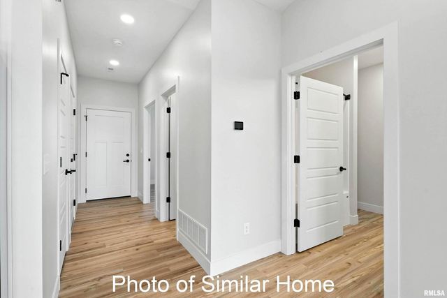 529 N 4TH Avenue, Eldridge, IA 52748