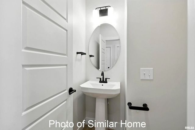 529 N 4TH Avenue, Eldridge, IA 52748