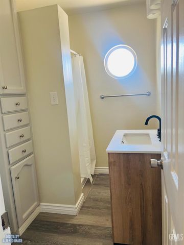 1009 Chapel Drive, Bakersfield, CA 93304