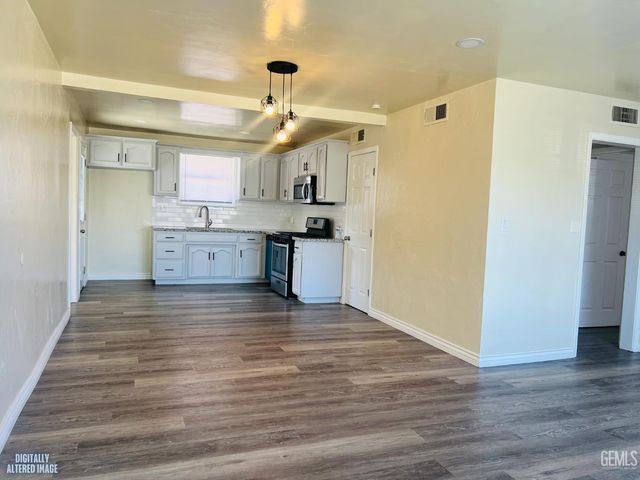 1009 Chapel Drive, Bakersfield, CA 93304