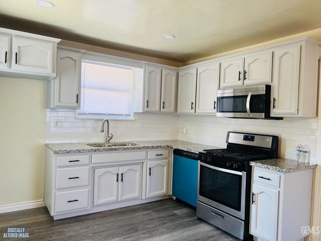 1009 Chapel Drive, Bakersfield, CA 93304