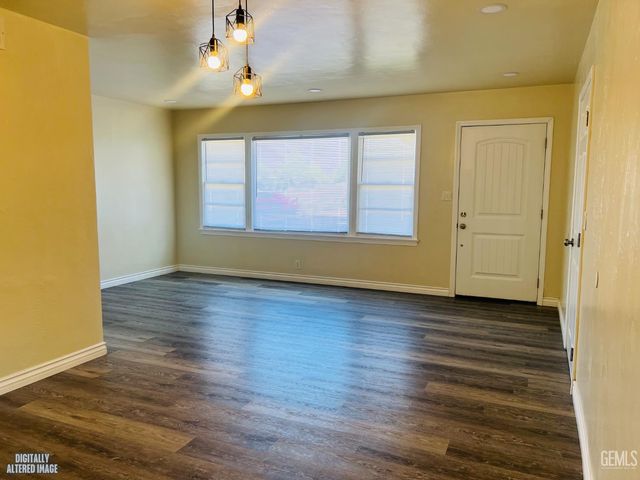 1009 Chapel Drive, Bakersfield, CA 93304