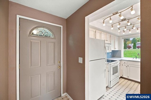1855 Lexington Cir SE, Salem, OR 97306