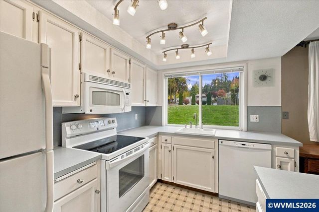 1855 Lexington Cir SE, Salem, OR 97306