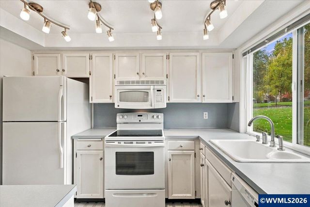 1855 Lexington Cir SE, Salem, OR 97306