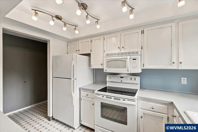 1855 Lexington Cir SE, Salem, OR 97306