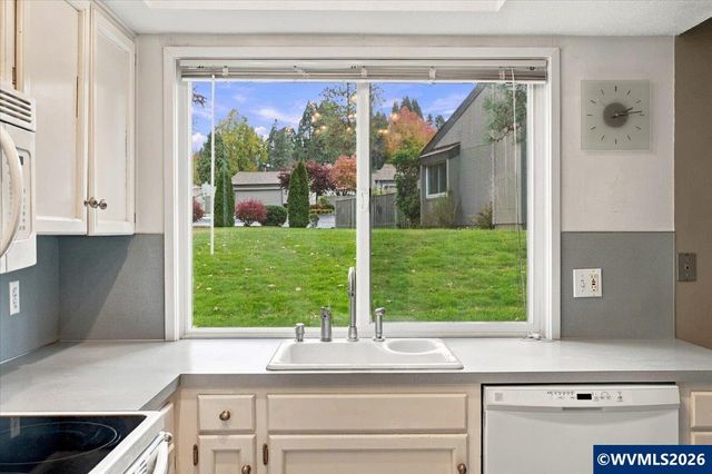 1855 Lexington Cir SE, Salem, OR 97306