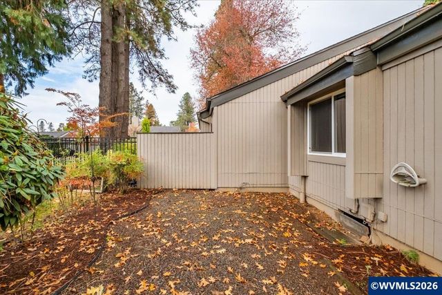1855 Lexington Cir SE, Salem, OR 97306