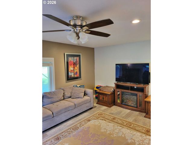 301 WINSTON CREEK Rd, Mossyrock, WA 98564