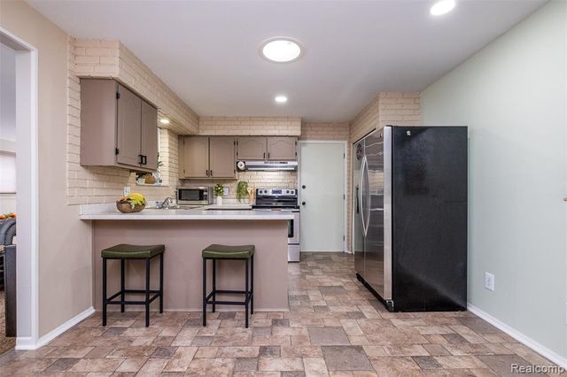 39856 Parklawn Drive, Sterling Heights, MI 48313