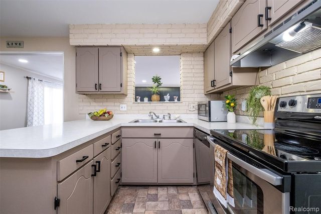 39856 Parklawn Drive, Sterling Heights, MI 48313