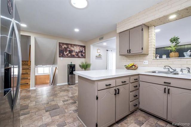 39856 Parklawn Drive, Sterling Heights, MI 48313