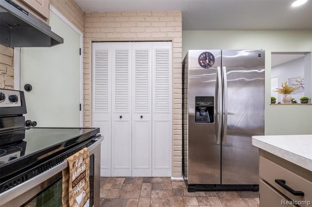 39856 Parklawn Drive, Sterling Heights, MI 48313