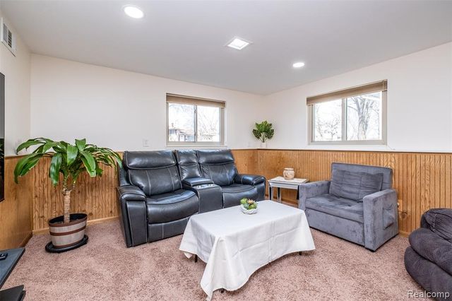 39856 Parklawn Drive, Sterling Heights, MI 48313