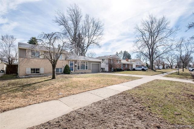 39856 Parklawn Drive, Sterling Heights, MI 48313