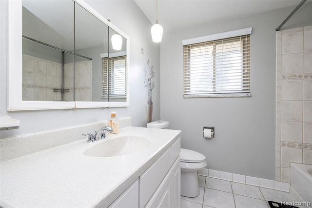 39856 Parklawn Drive, Sterling Heights, MI 48313