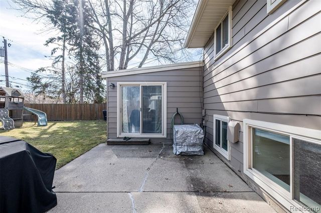 39856 Parklawn Drive, Sterling Heights, MI 48313