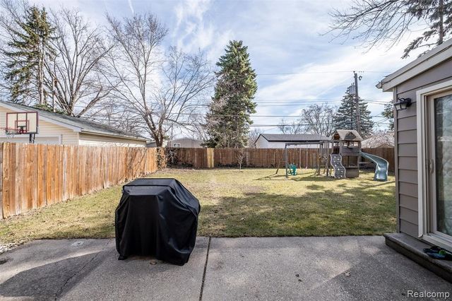 39856 Parklawn Drive, Sterling Heights, MI 48313