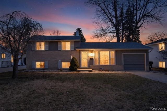 39856 Parklawn Drive, Sterling Heights, MI 48313