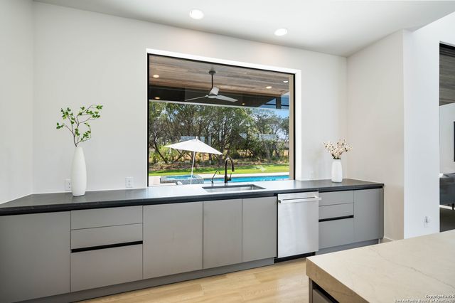 211 Wellesley Hill, Shavano Park, TX 78231