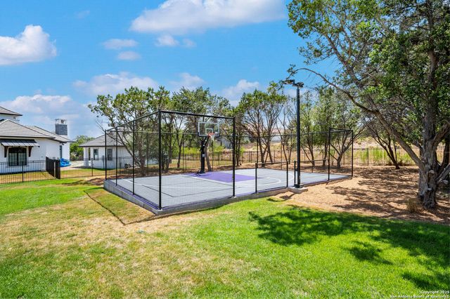 211 Wellesley Hill, Shavano Park, TX 78231