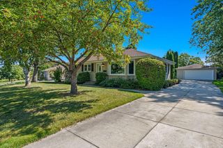 W146N8580 Macarthur DRIVE, Menomonee Falls, WI 53051
