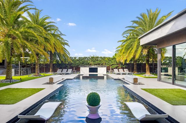 2301 NE 37th Drive, Fort Lauderdale, FL 33308