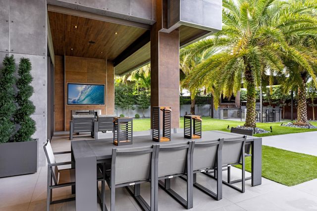 2301 NE 37th Drive, Fort Lauderdale, FL 33308