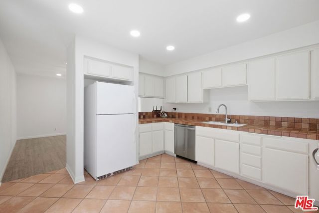 833 N Shadow Lake Drive, Thousand Oaks, CA 91360