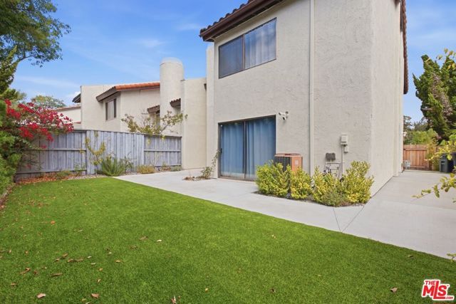 833 N Shadow Lake Drive, Thousand Oaks, CA 91360