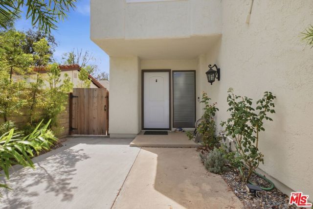 833 N Shadow Lake Drive, Thousand Oaks, CA 91360