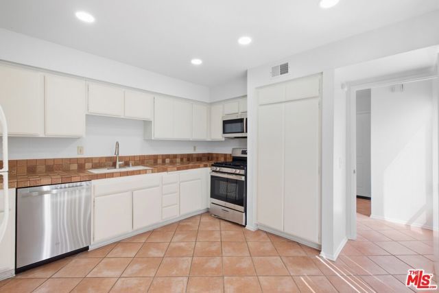 833 N Shadow Lake Drive, Thousand Oaks, CA 91360