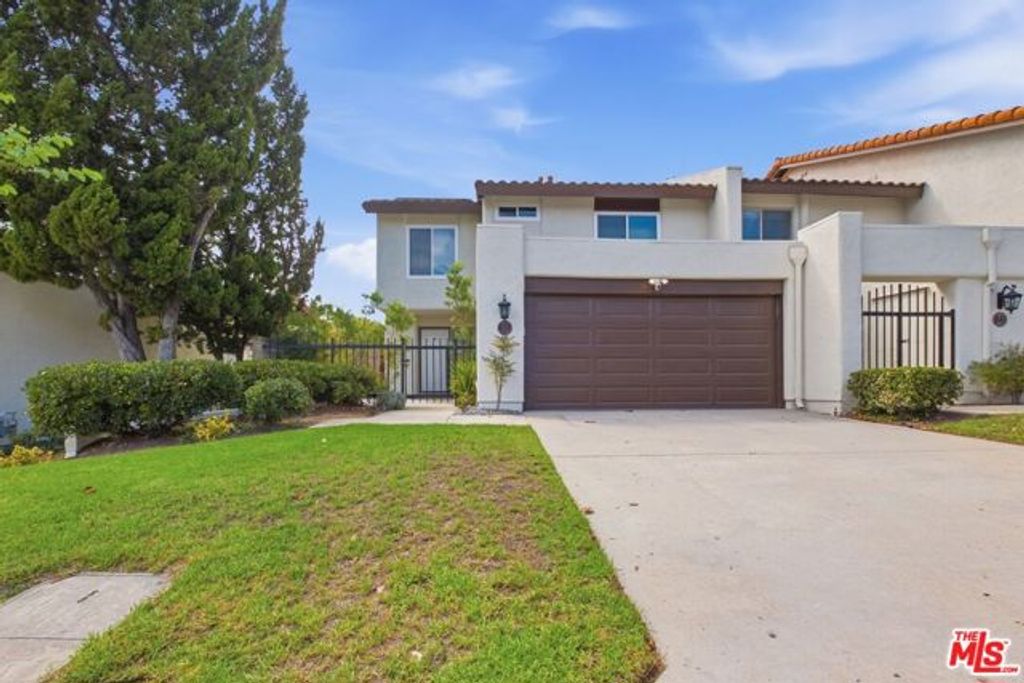 833 N Shadow Lake Drive, Thousand Oaks, CA 91360