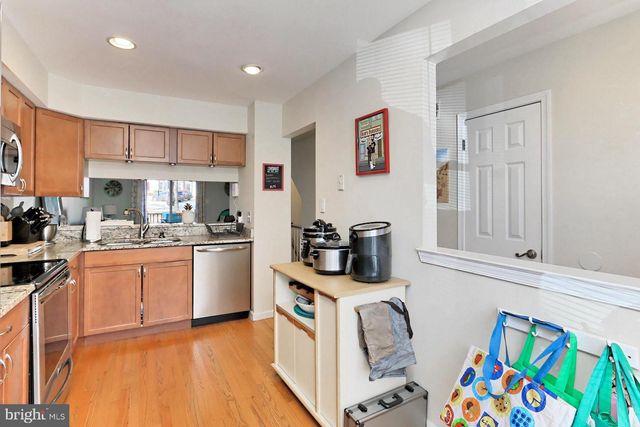 8492 LAUREL OAK DR, Springfield, VA 22153