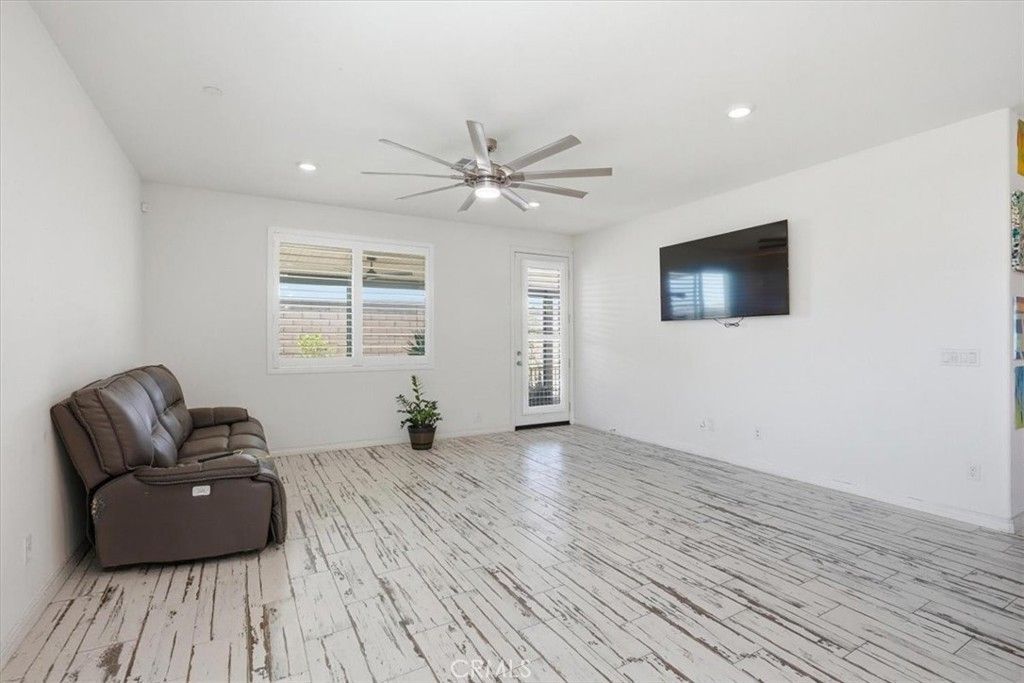 Image 5 of property listing at 32350 Iron Trail, Winchester, CA 92596
