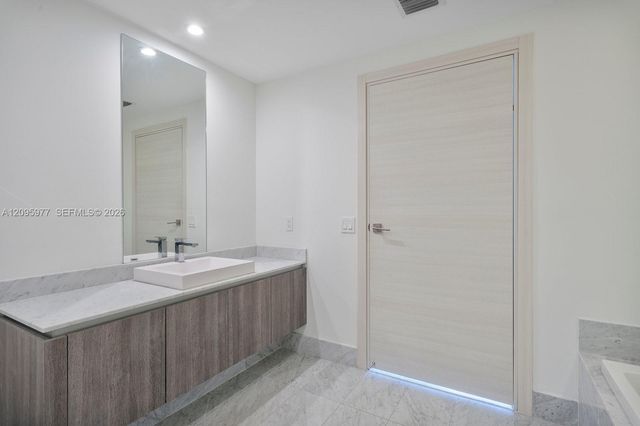 801 S Miami Avenue 2402, Miami, FL 33130